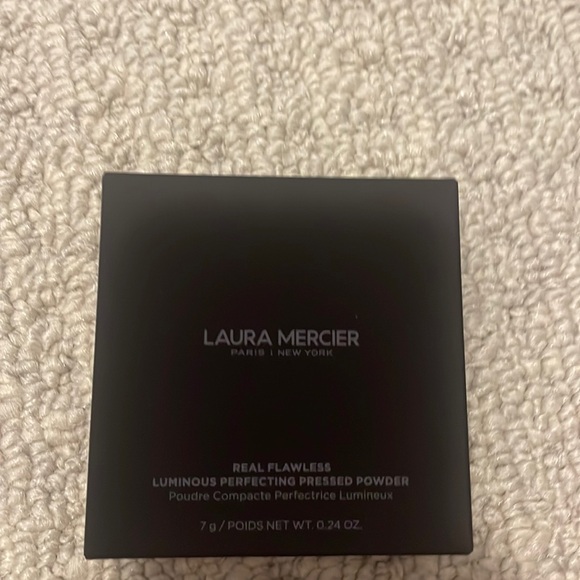 COPY - Laura Mercier Real Flawless luminous perfecting powder - Picture 2 of 2